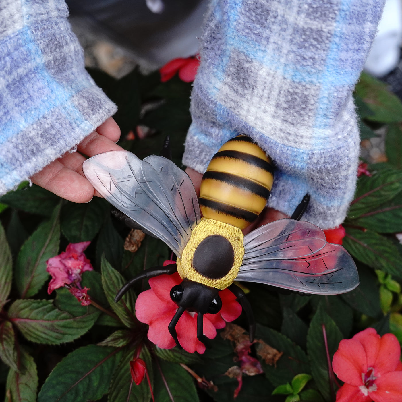 Honey Bee Toy | Incredible Creatures | Safari Ltd®