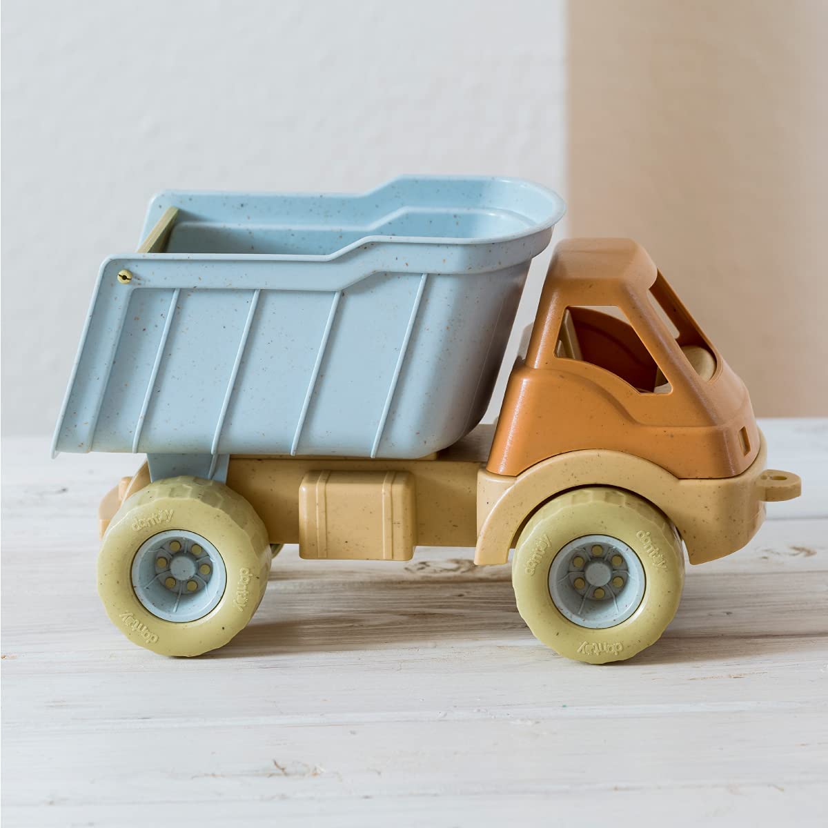 dantoy Bio Truck Gift Box - Safari Ltd®