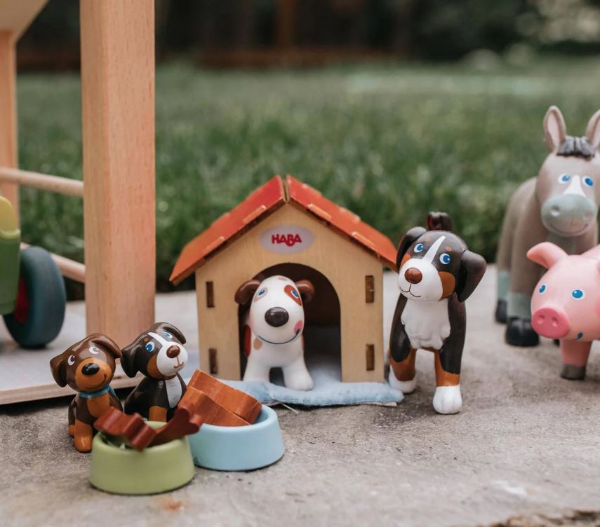 Little Friends Dog Lucky with Doghouse - Safari Ltd®